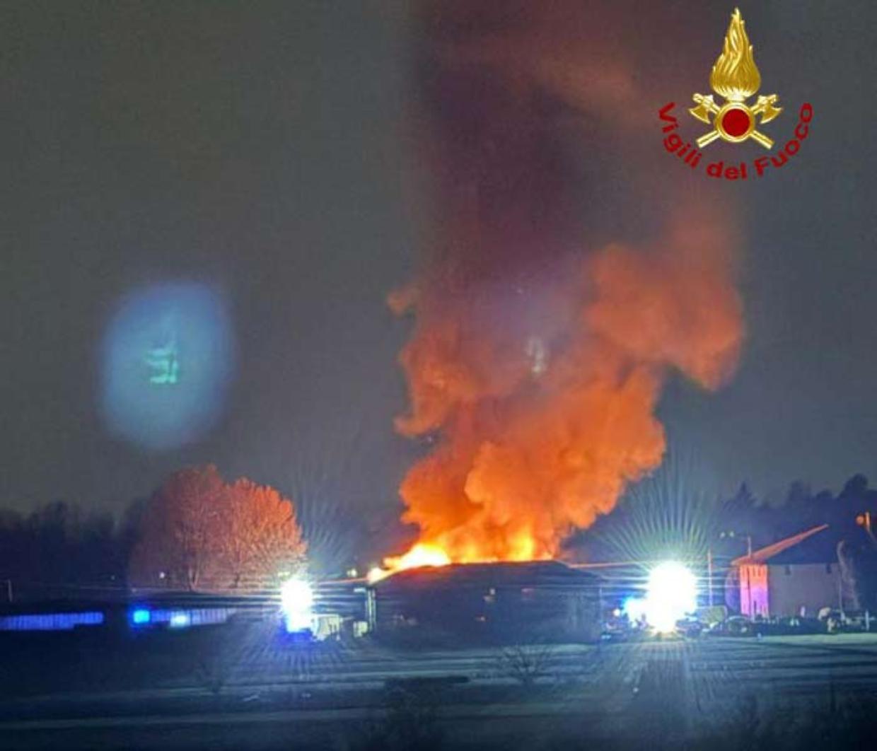Incendio devasta officina tra Castenaso e Granarolo