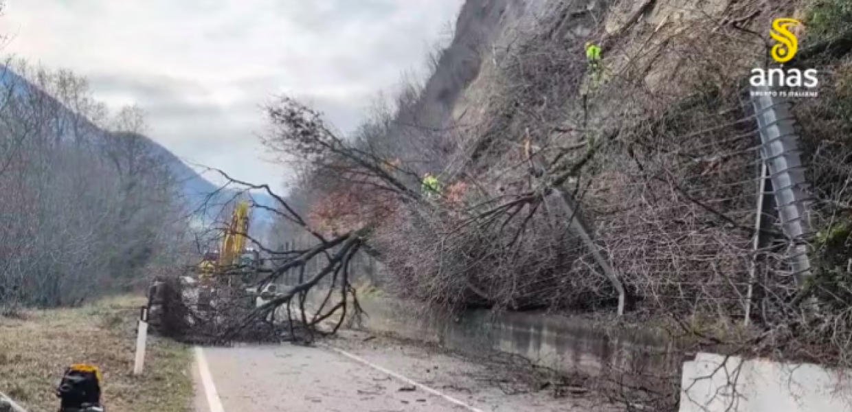 Frana a Vergato: la Porrettana riapre con senso unico alternato mercoledì sera