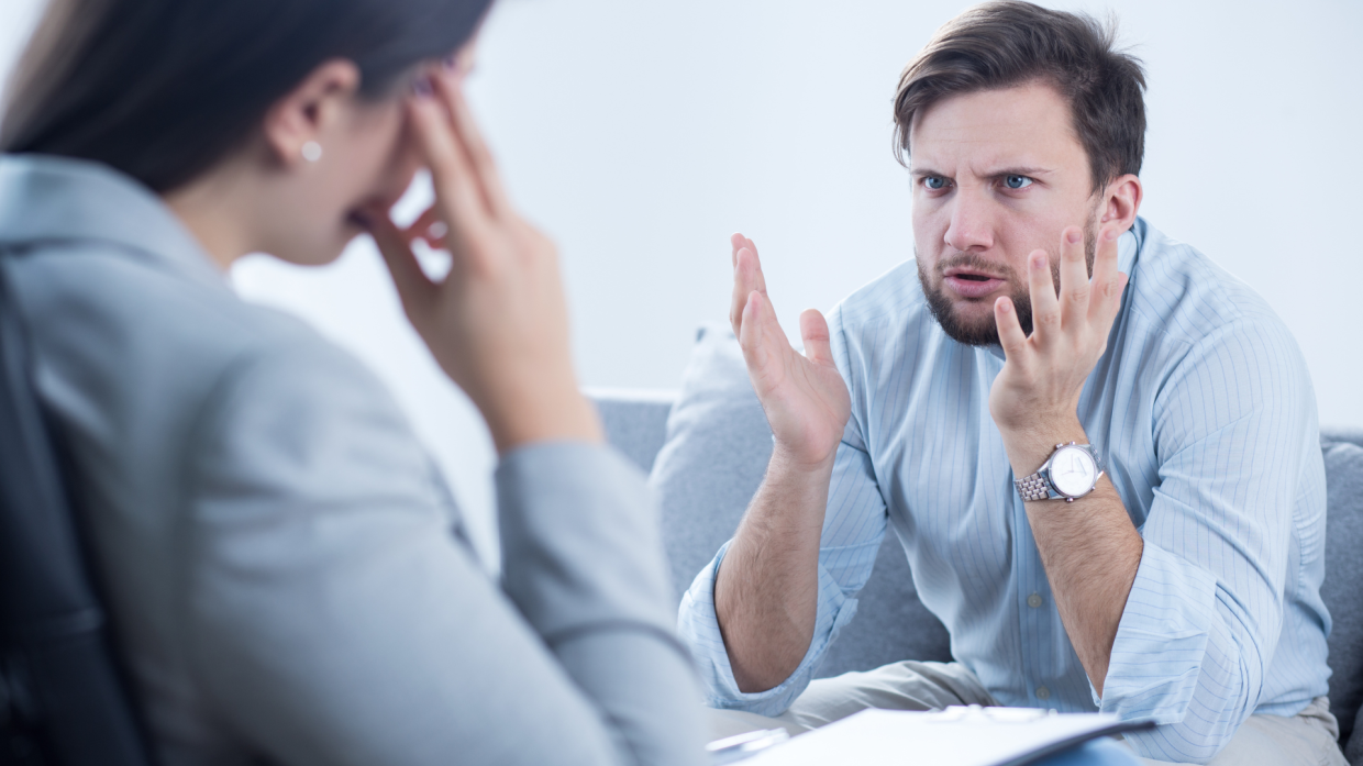 Chi si lamenta di più? La classifica dei nomi e delle regioni italiane più brontolone secondo Preply