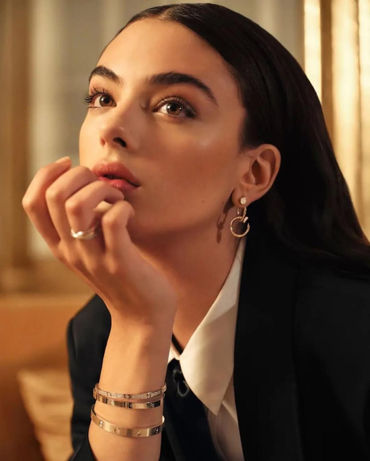 Deva Cassel: "I paragoni con mia mamma Monica Bellucci? Ormai sono abituata"