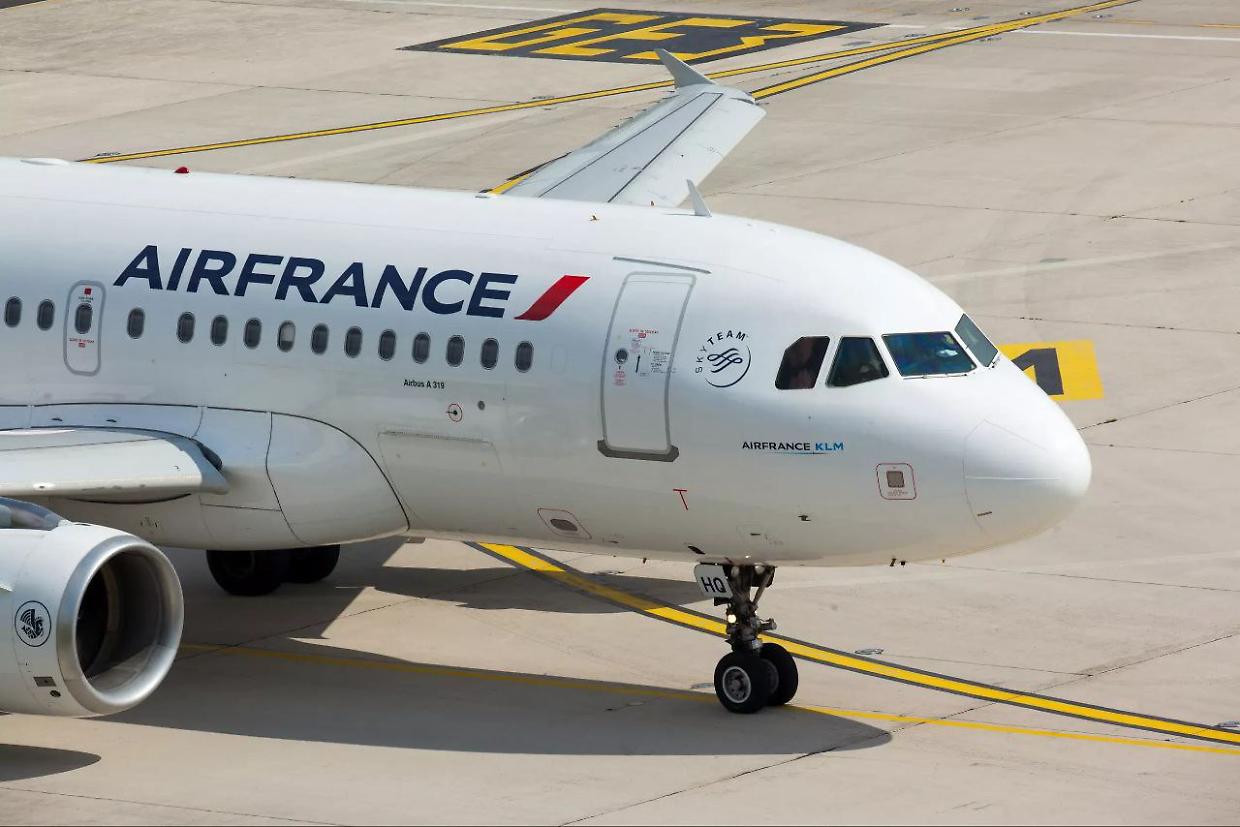 Volo Parigi-Bologna costretto a tornare indietro per problemi tecnici: arrivo a destinazione con quattro ore di ritardo