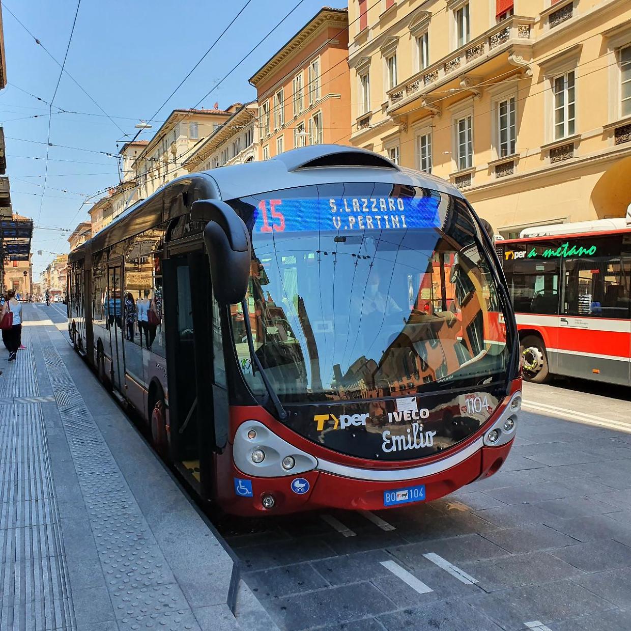 Autista del bus fermato per guida in stato di ebbrezza grazie alla segnalazione di un passeggero