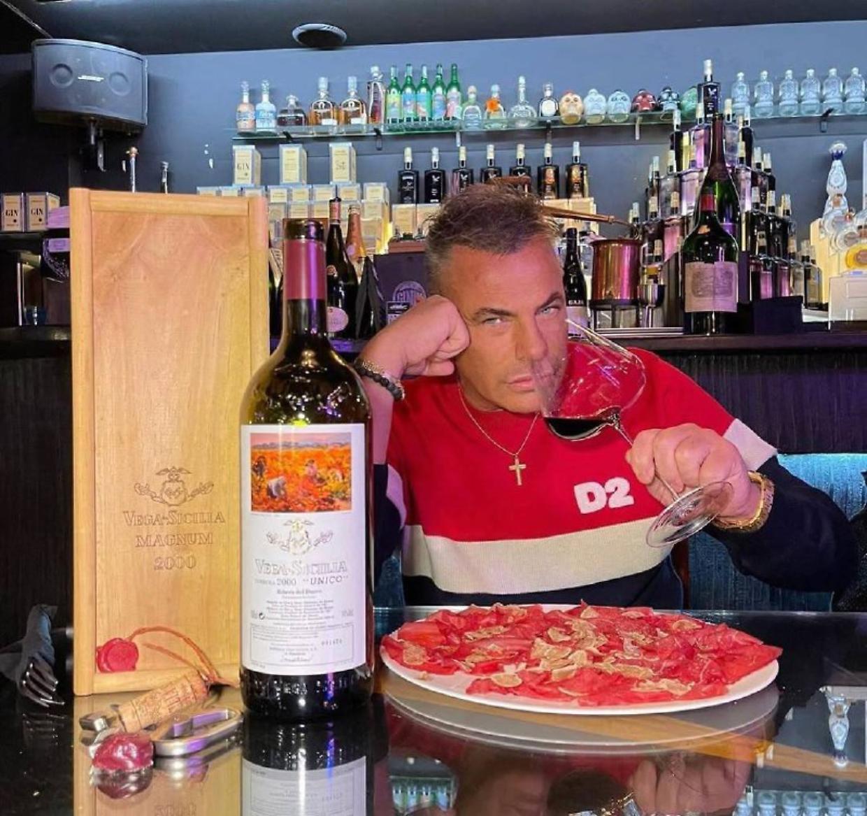 Davide Lacerenza colpito da un malore: il destino del re della movida è incerto
