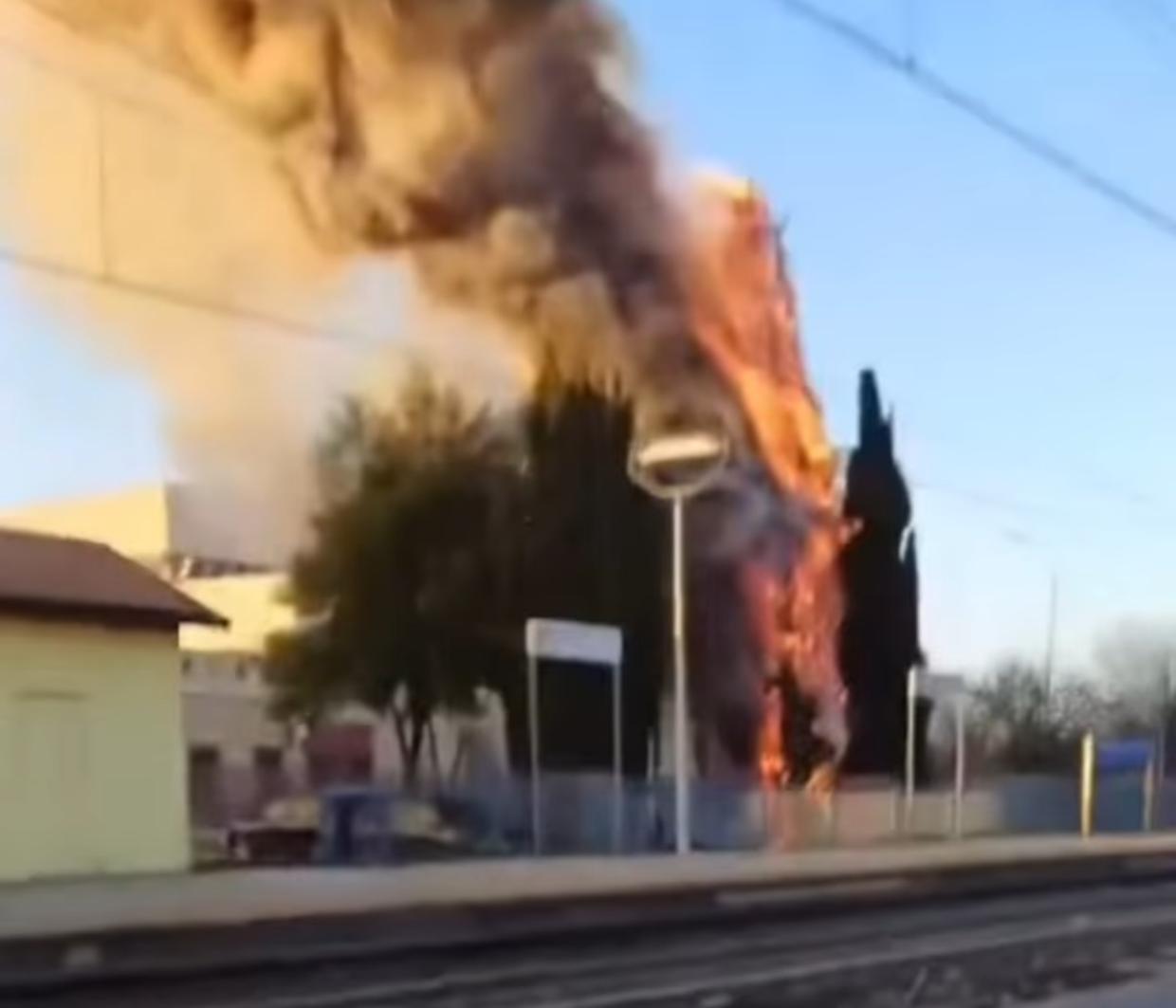 Incendio alla stazione di Borgo Panigale: disagi e ritardi per i pendolari