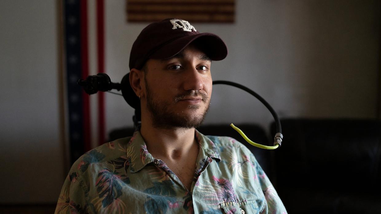 Neuralink di Elon Musk: la storia di Noland Arbaugh e le sfide etiche delle interfacce neurali