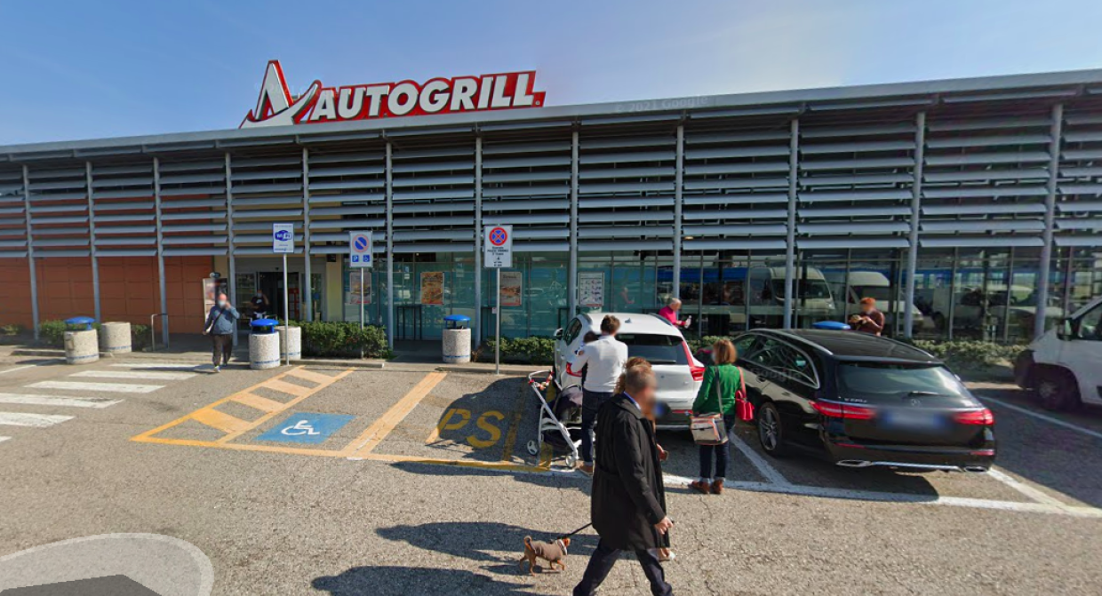 Furto all'Autogrill sull'A13: arrestati due ladri in fuga