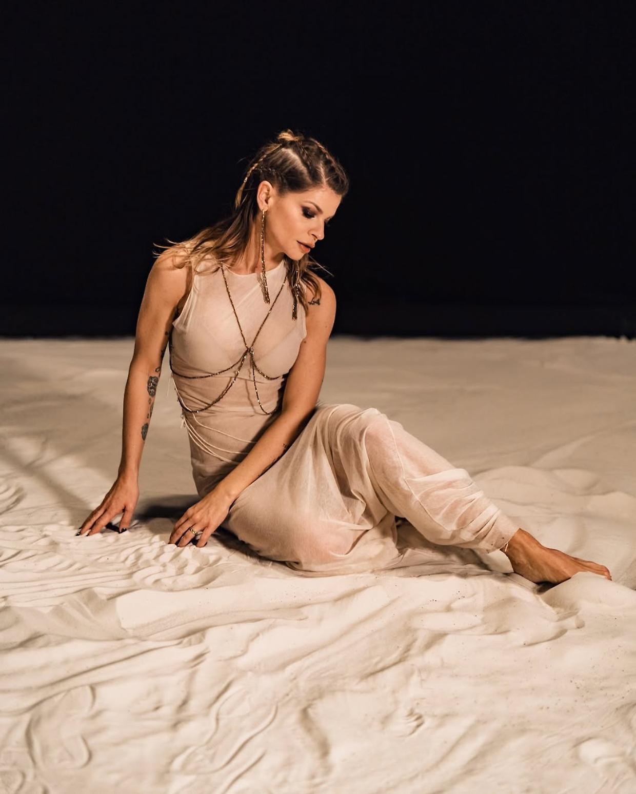 Alessandra Amoroso: un'estate di musica e dolce attesa?