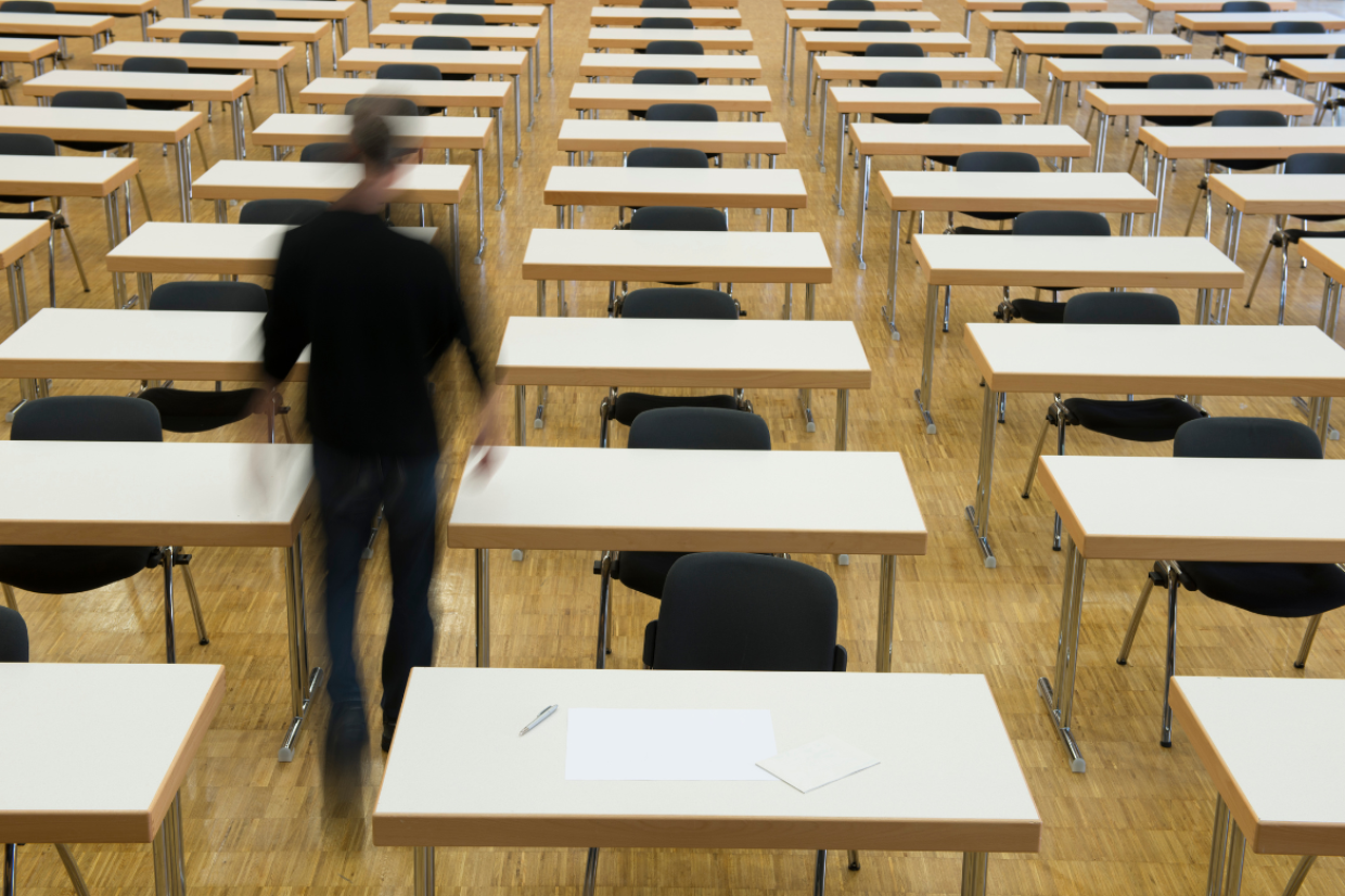 Il rito dei 100 Giorni: tradizioni e superstizioni degli studenti italiani in vista dell'esame di maturità