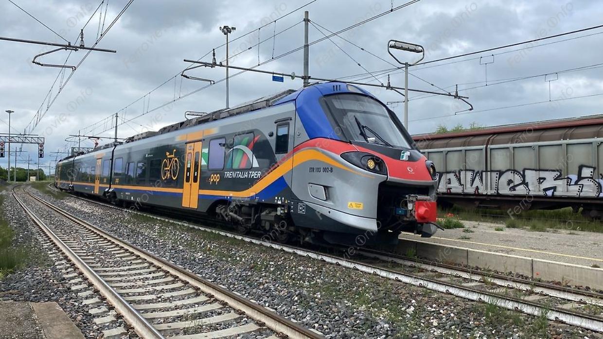 Caos alla stazione di Pianoro Nuovo: 30enne nigeriana blocca due treni e aggredisce una carabiniera