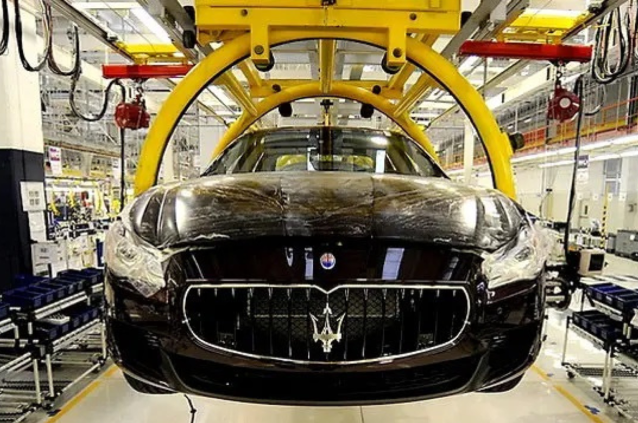 Maserati sponsorizza le Olimpiadi di Milano-Cortina 2030, ma manda gli operai in Serbia