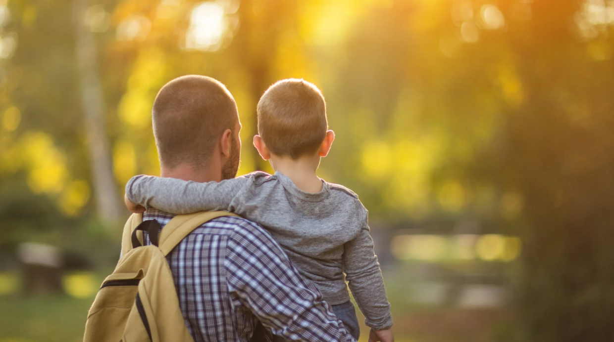 Adozioni, svolta storica: anche i single potranno accogliere minori stranieri