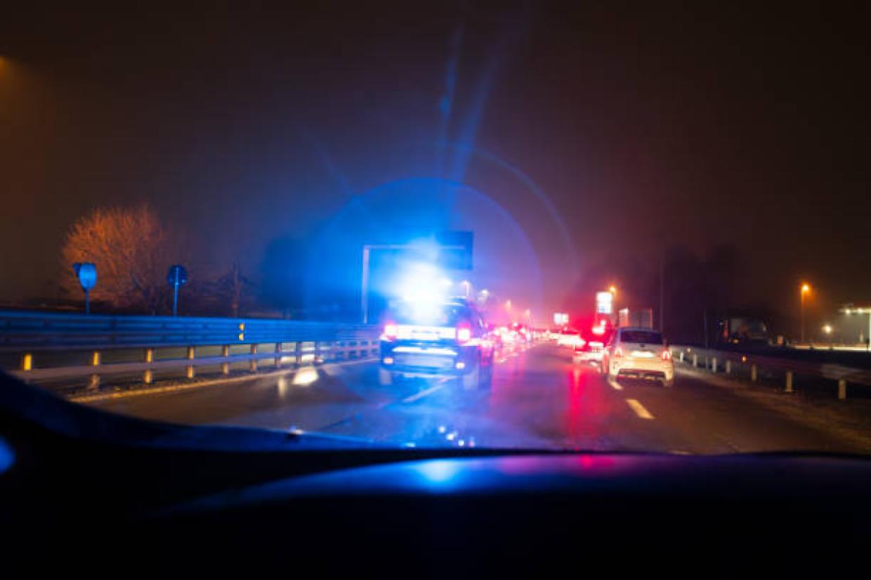 Schianto mortale lungo la SP11: un uomo intrappolato nell'auto perde la vita