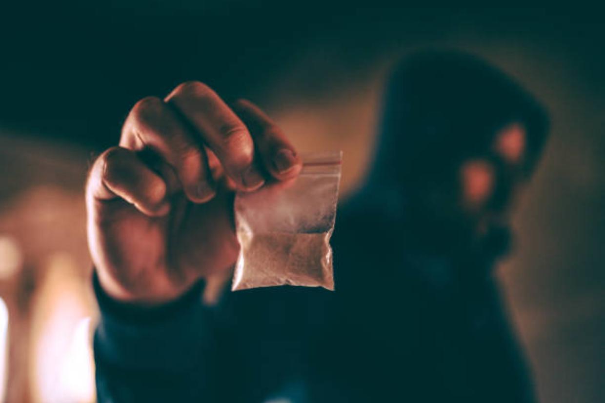 A Reggio Emilia arrestato 29enne con 30 dosi di cocaina, bilancino e oltre 2.500 euro in contante