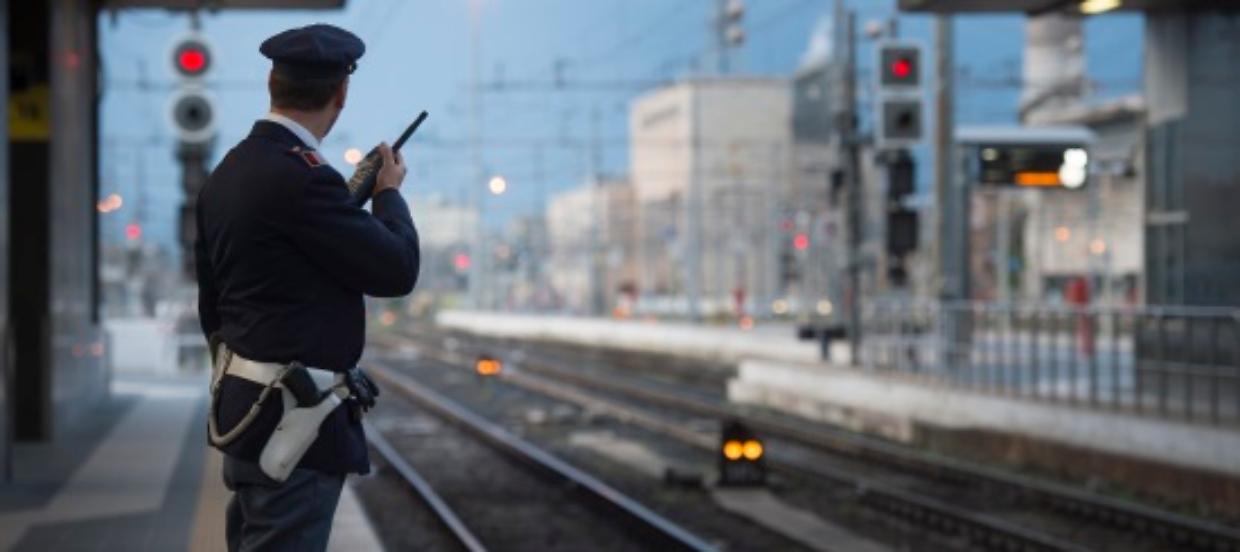 Spray al peperoncino alla stazione di Bologna: denunciato un 14enne per aggressioni 