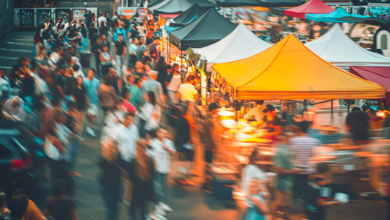 Tentato rapimento al mercato di Ravenna: paura e mistero in piazza Sighinolfi