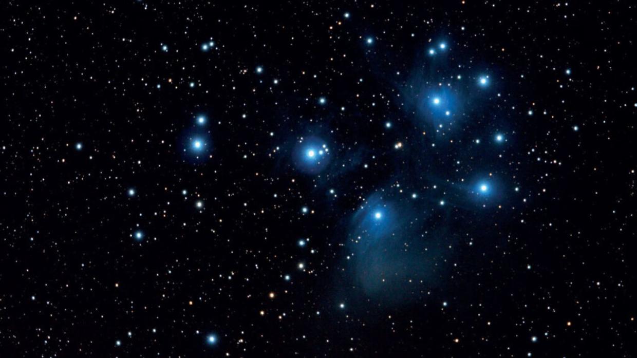 La Luna incontra le Pleiadi e Giove: il 1° e 2° aprile sotto il cielo stellato