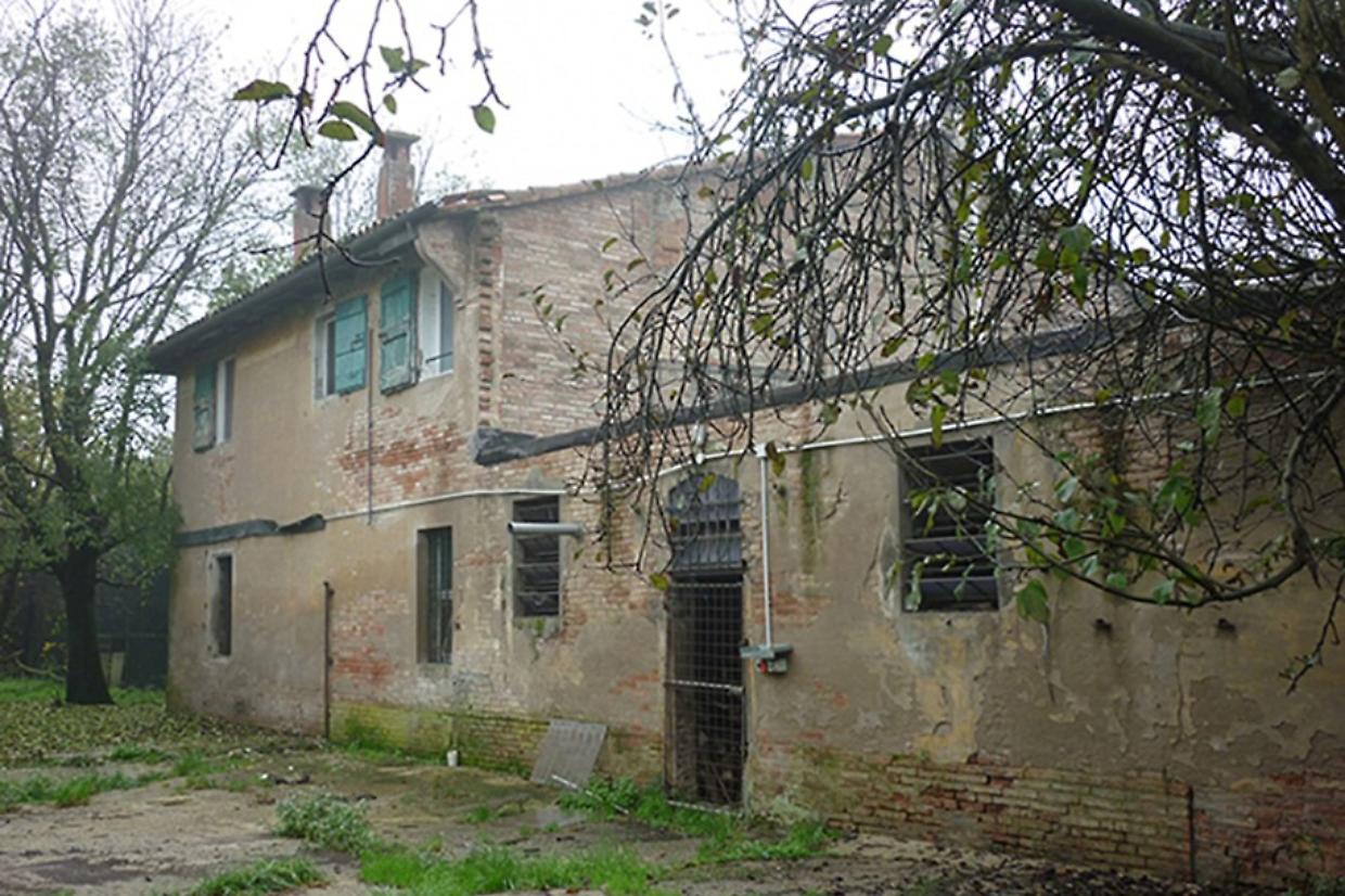 Bologna: sgomberata ex casa colonica al confine con Casalecchio di Reno