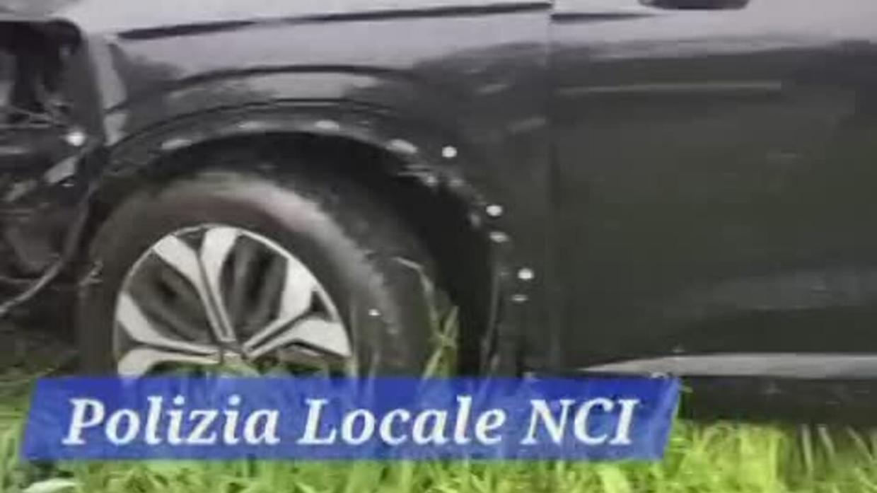 Giovane donna perde il controllo dell'auto in via Graziadei a Imola,  indagini in corso