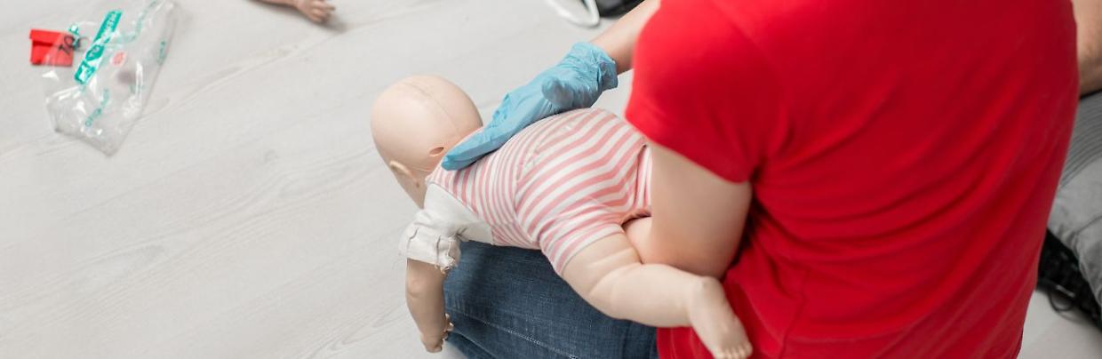 Un pistacchio di troppo: bambino di 18 mesi salvato da soffocamento a Carpi