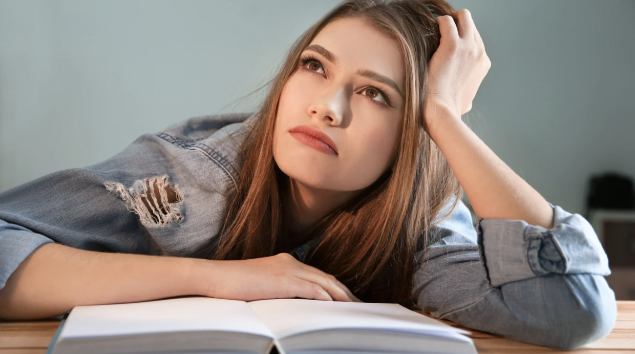 Come la distrazione migliora l'apprendimento, secondo la scienza