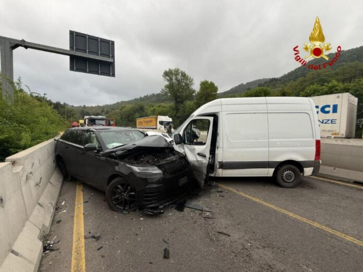 Incidente sulla Nuova Porrettana a Sasso Marconi: due feriti traffico in tilt