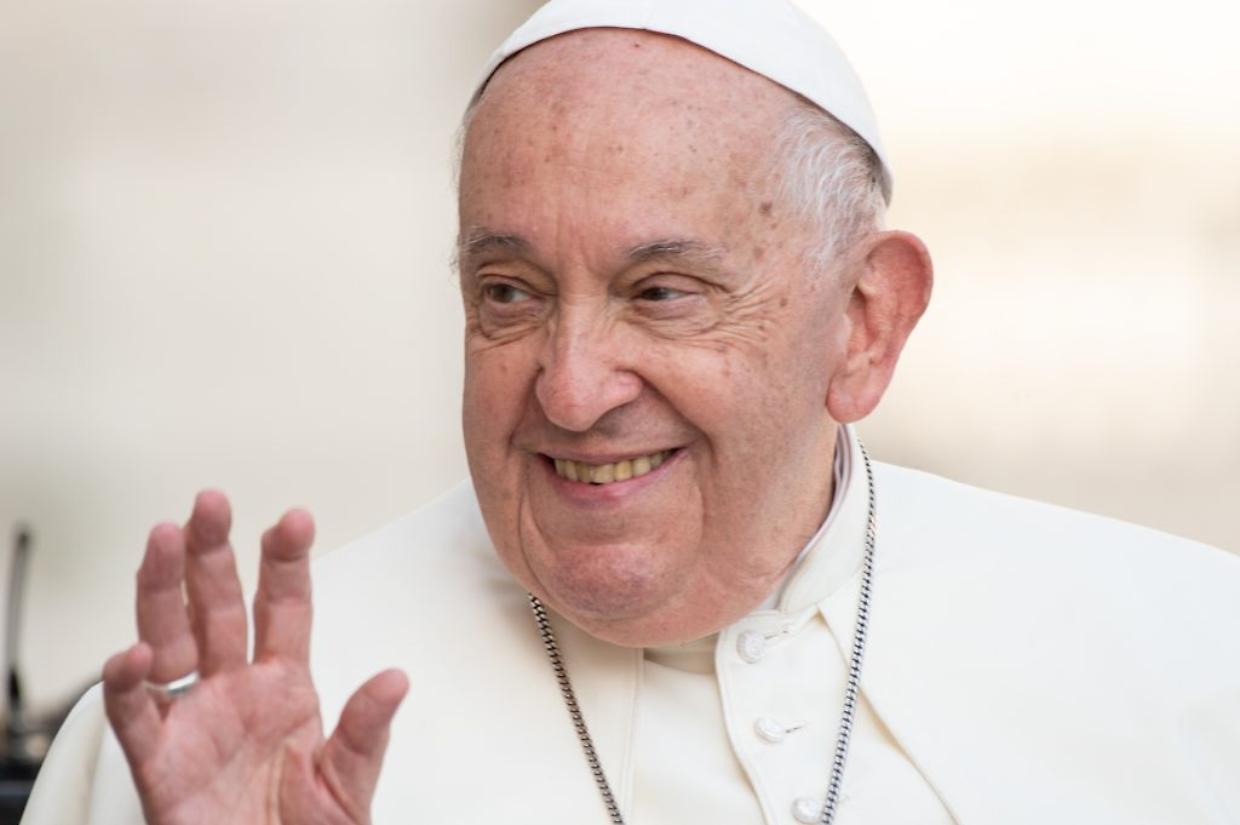 Folla Imponente a San Pietro per le esequie di Papa Francesco 