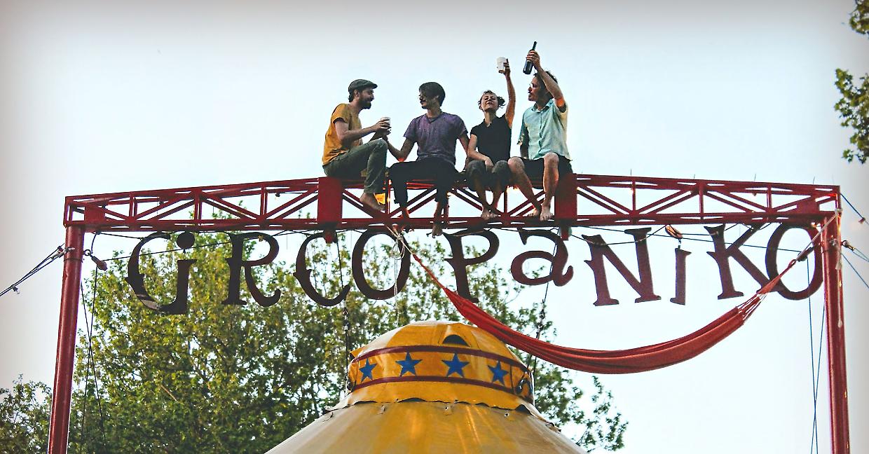Il Circo Paniko ritorna a Villa Pini: un mese di spettacoli, musica e magia
