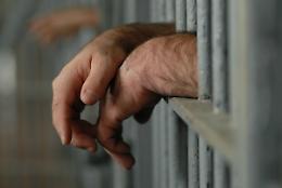 Tentato suicidio sventato nel carcere di Modena