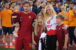 "C'era la babysitter": la risposta di Totti dopo la denuncia di Ilary Blasi per abbandono di minore