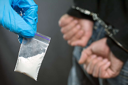 Arrestato giovane per spaccio di droga a Bologna: aveva oltre 400g di hashish, marjuana e cocaina