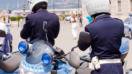 Fermato perché senza cintura: scoperto con un chilo di cocaina in auto