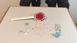 Arrestata ragazza di 20 anni per spaccio: nascondeva 77 dosi di droga nel marsupio