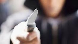 Bologna: minaccia un 14enne e gli ruba le scarpe. Arrestato 17enne
