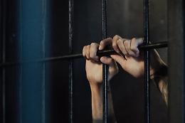 Bologna, detenuto distrugge l'infermeria e l'ufficio degli agenti penitenziari