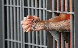 "Lo hanno torturato in carcere, vogliamo giustizia": attesa la sentenza per dieci agenti