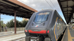 Guasto alla linea ferroviaria: treni cancellati e ritardi, pendolari nel caos