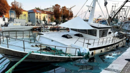 Rimini: affonda un peschereccio nel porto. Intervento tempestivo per prevenire l'inquinamento