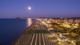 Accoltellato sul lungomare di Riccione: giovane 24enne soccorso dai turisti