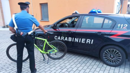 Correggio: furto di biciclette elettriche sventato dal coraggio di un 70enne