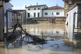 Due dispersi a Traversara: continuano le ricerche dopo il crollo della loro abitazione