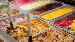 Furto in gelateria: arrestato 46enne, caccia al complice