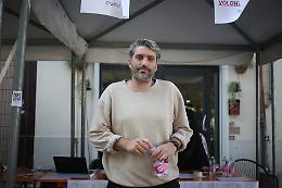 Faenza, l'assessore alle Politiche Sociali Davide Agresti al gazebo per i volontari IL VIDEO