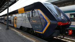 Violenta lite su un treno regionale: 20enne prende a calci e pugni la sua fidanzata