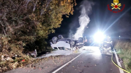  Forlì: un'auto si ribalta e prende fuoco