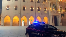 Bologna: donna molestata e fidanzato aggredito 