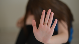Maltratta la compagna incinta, non potrà più avvicinarsi a lei