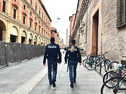 Operazione di polizia in piazza XX Settembre: arresti e sospensione di un bar