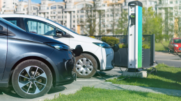 Rivoluzione nel car-sharing a Bologna: via libera a nuove licenze e scooter elettrici