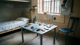 Allarme sicurezza nelle carceri: «Decine di cellulari trovati, è inaccettabile»
