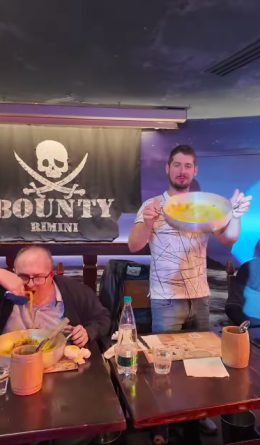 Un chilo di carbonara in dieci minuti: la sfida da record al Bounty di Rimini